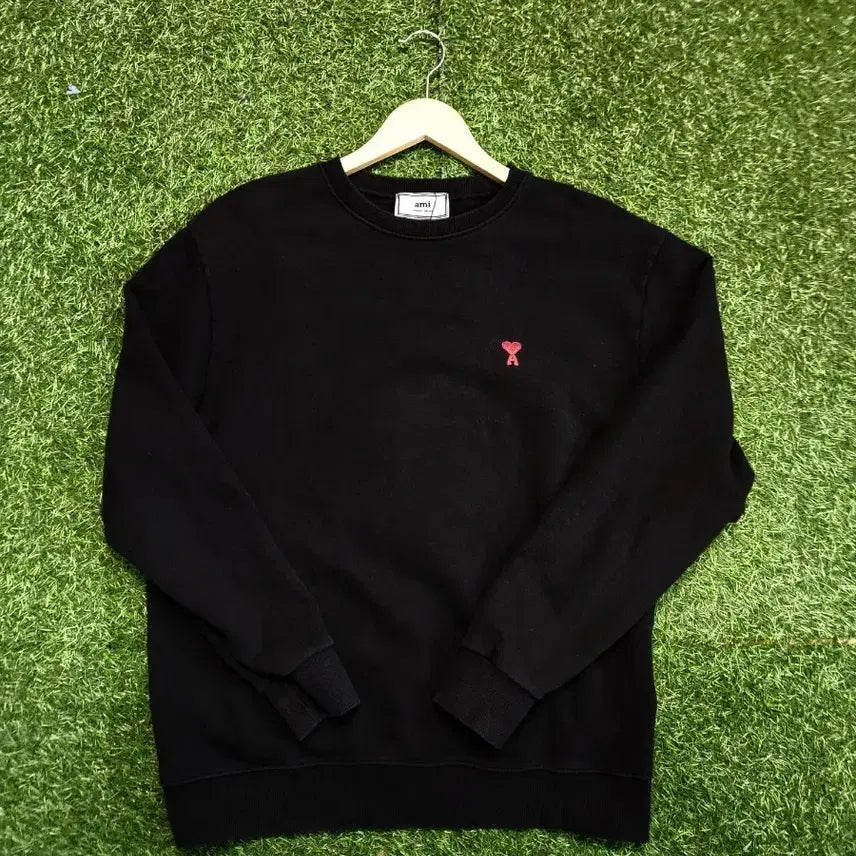 [BUNJANG] Ami Small Heart Black Sweatshirt / 아미 스몰 하트 블랙 맨투맨 티셔츠