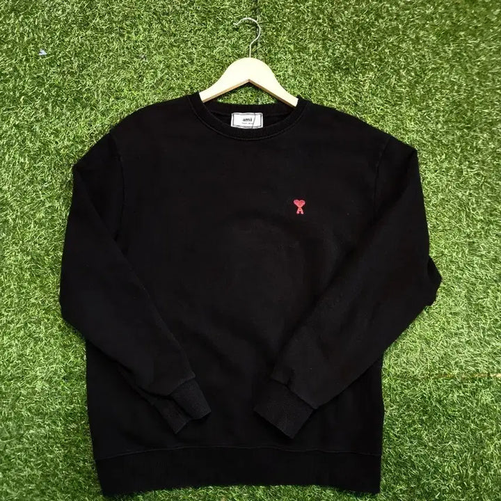 [BUNJANG] Ami Small Heart Black Sweatshirt / 아미 스몰 하트 블랙 맨투맨 티셔츠