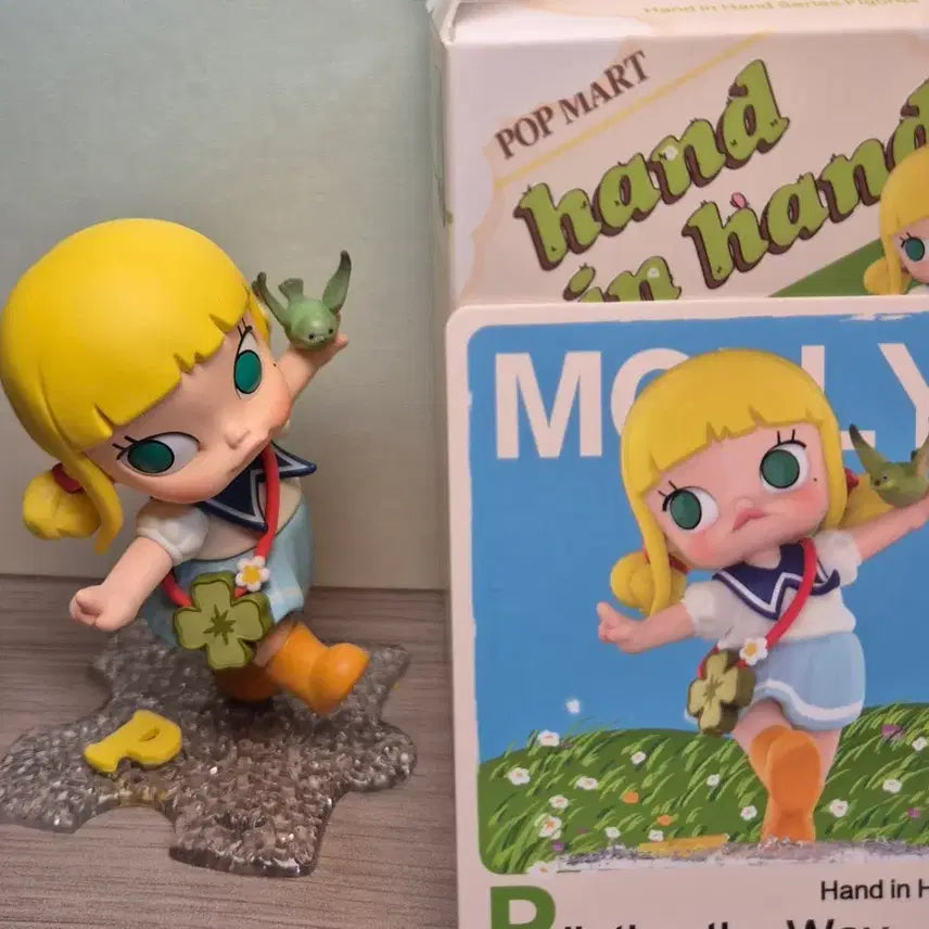 [BUNJANG] Pop Mart Molly Hand-in-Hand Figure / 팝마트 몰리 손에손잡고 피규어