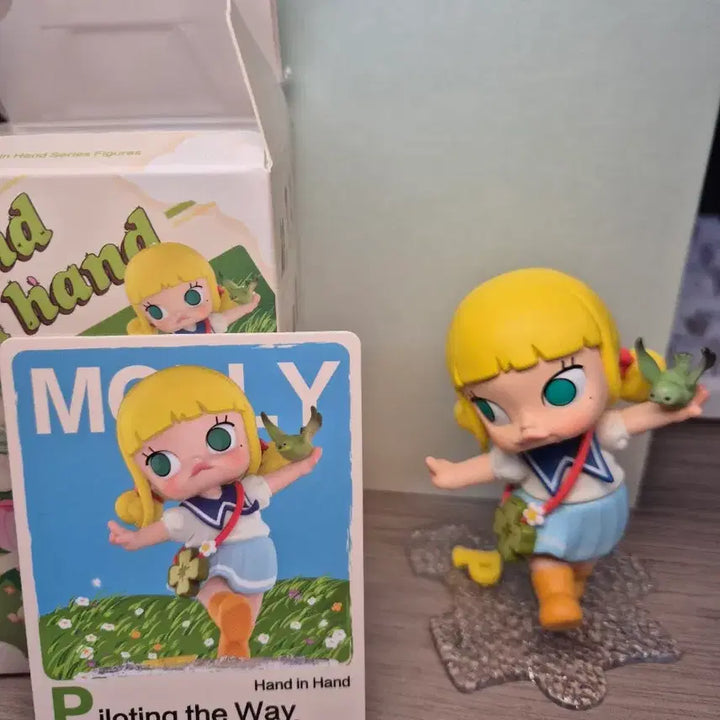 [BUNJANG] Pop Mart Molly Hand-in-Hand Figure / 팝마트 몰리 손에손잡고 피규어