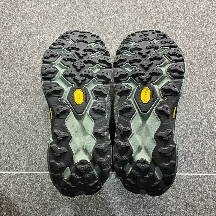 [BUNJANG] Hoka Speedgoat 5 Trail Running Shoes / 호카 스피드고트 5 트레일 러닝화 260mm
