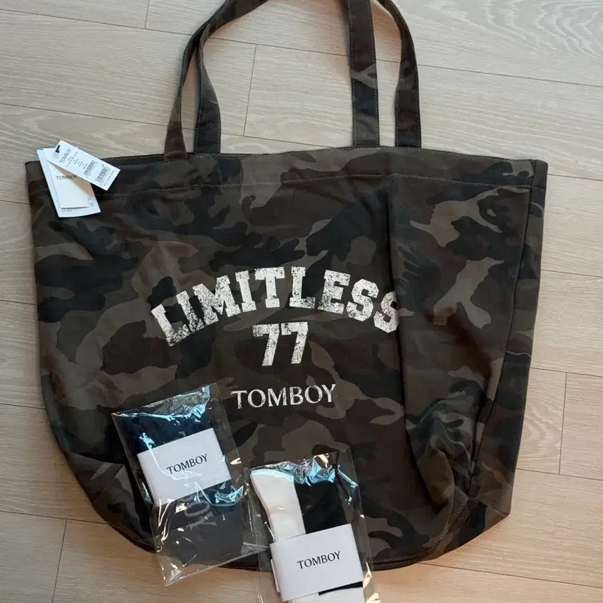 [BUNJANG] Tomboy Camouflage Shoulder Bag + Socks Set / [새상품] 톰보이 카모플라쥬 숄더백 + 양말 세트
