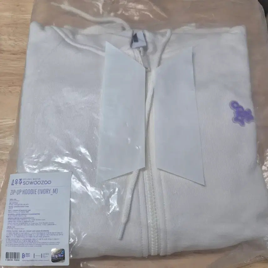 [BUNJANG] BTS SOWOOZOO Ivory Zip-up Hoodie (M) [Sealed] / (미개봉)BTS 소우주 아이보리 집업후드 M