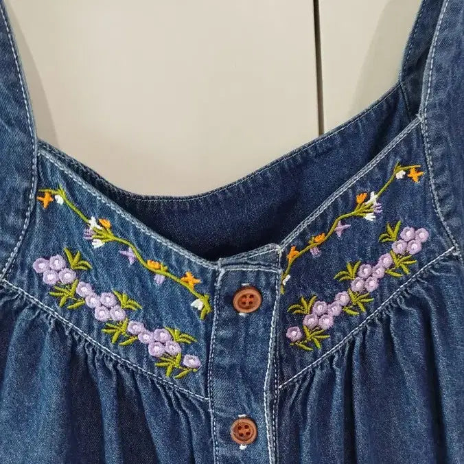 [BUNJANG] Embroidered Denim Bustier Vest / 꽃자수가 예쁘게 놓인 청 뷔스티에 조끼