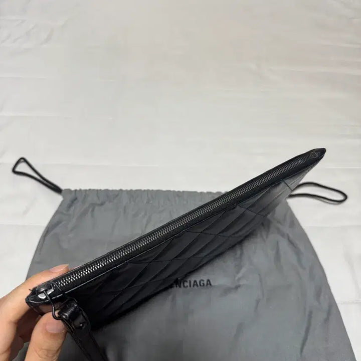 [BUNJANG] Balenciaga B Logo Quilted Clutch / [상태좋음/정품] 발렌시아가 B 로고 퀄팅 클러치
