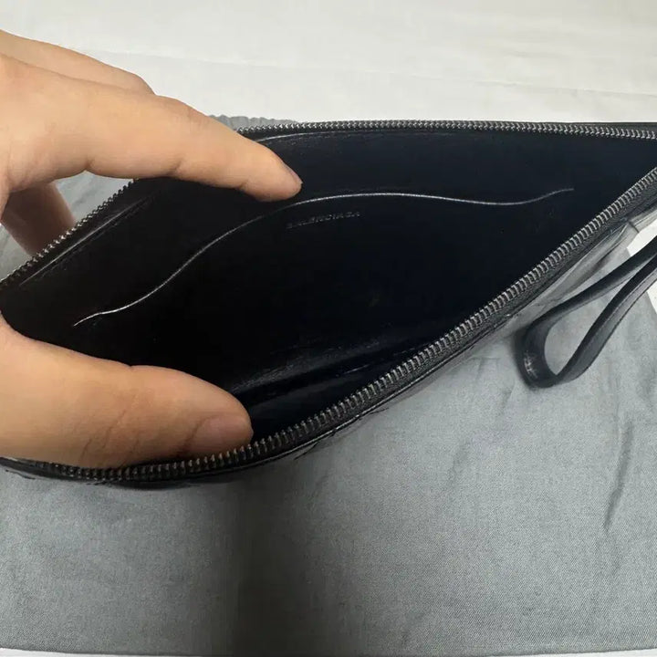 [BUNJANG] Balenciaga B Logo Quilted Clutch / [상태좋음/정품] 발렌시아가 B 로고 퀄팅 클러치