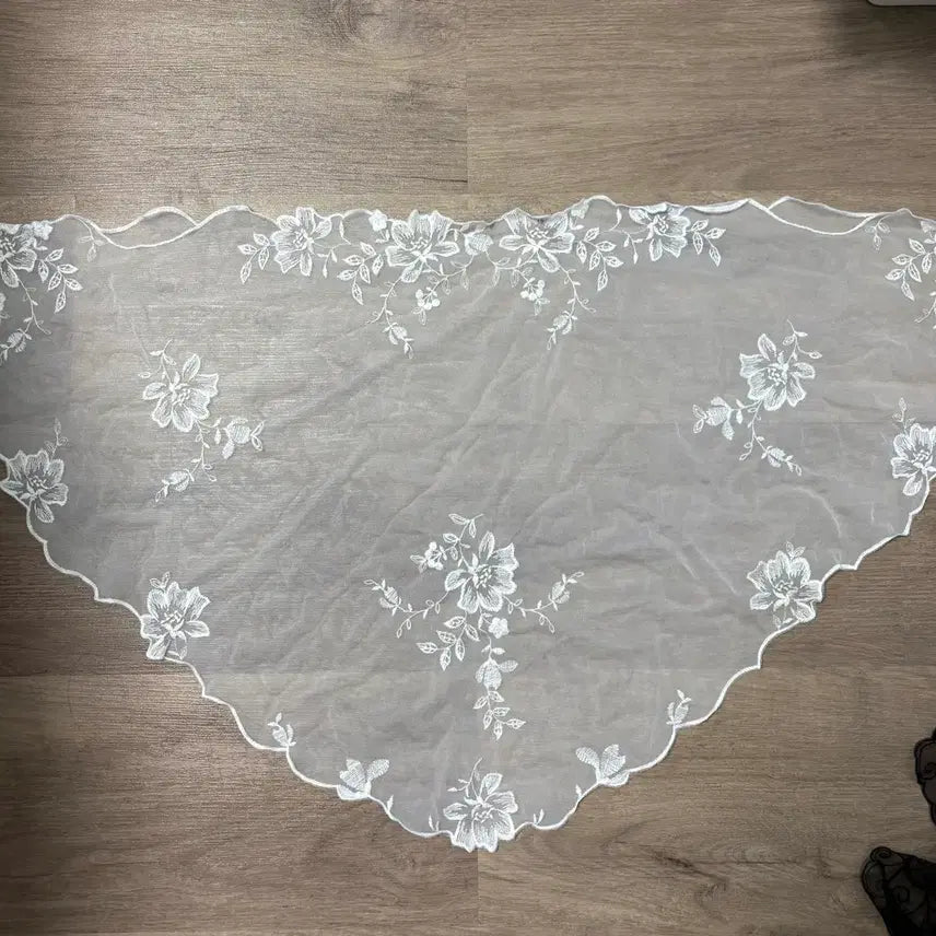 [BUNJANG] White Lace Floral Embroidered Chapel Veil / 미사보 판매