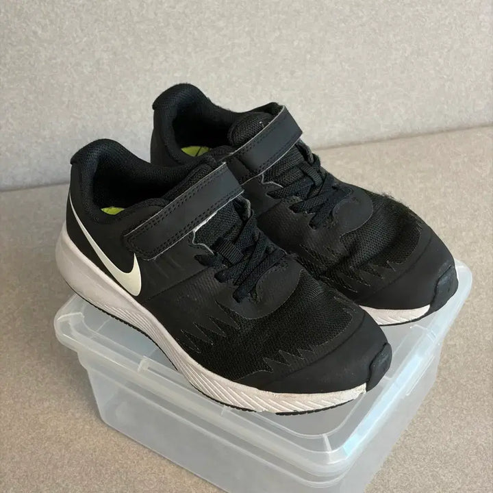 [SOLD OUT] 나이키 키즈 운동화 스타로너 (210) PSV 921443-001