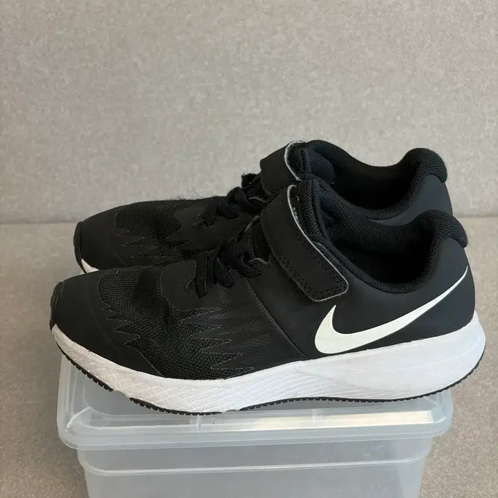 [SOLD OUT] 나이키 키즈 운동화 스타로너 (210) PSV 921443-001