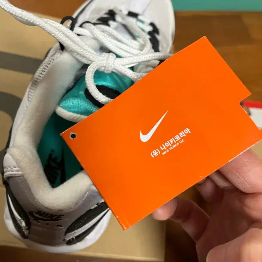 [BUNJANG] Nike Air Max 95 White and Black Sneakers / 나이키 에어맥스95 화이트앤블랙 250