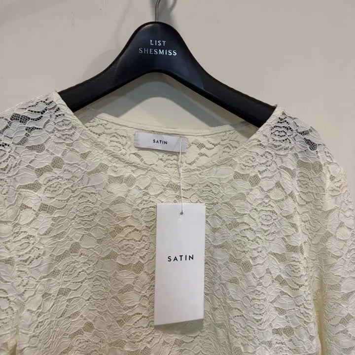 [BUNJANG] New Satin Lace Blouse / 새상품 사틴 레이스 블라우스