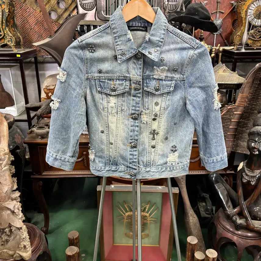 [SOLD OUT] 크롬하츠 찡 장식 빈티지 데미지 워싱 크롭 데님 청자켓(55반)