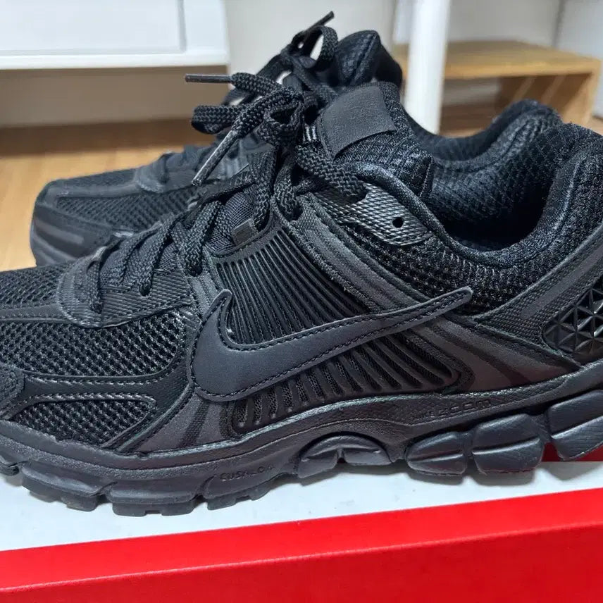 [BUNJANG] Nike Zoom Vomero 5 SP Black Sneakers / [250] 나이키 줌 보메로 5 SP 블랙