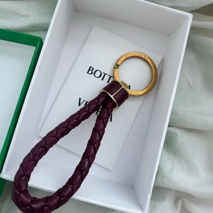 [SOLD OUT] 보테가베네타 가죽 키링 버건디