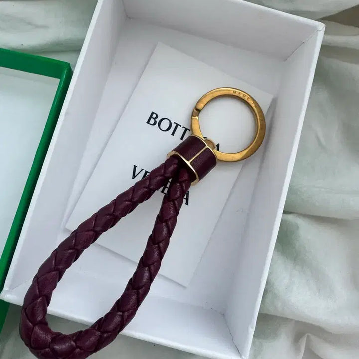 [SOLD OUT] 보테가베네타 가죽 키링 버건디