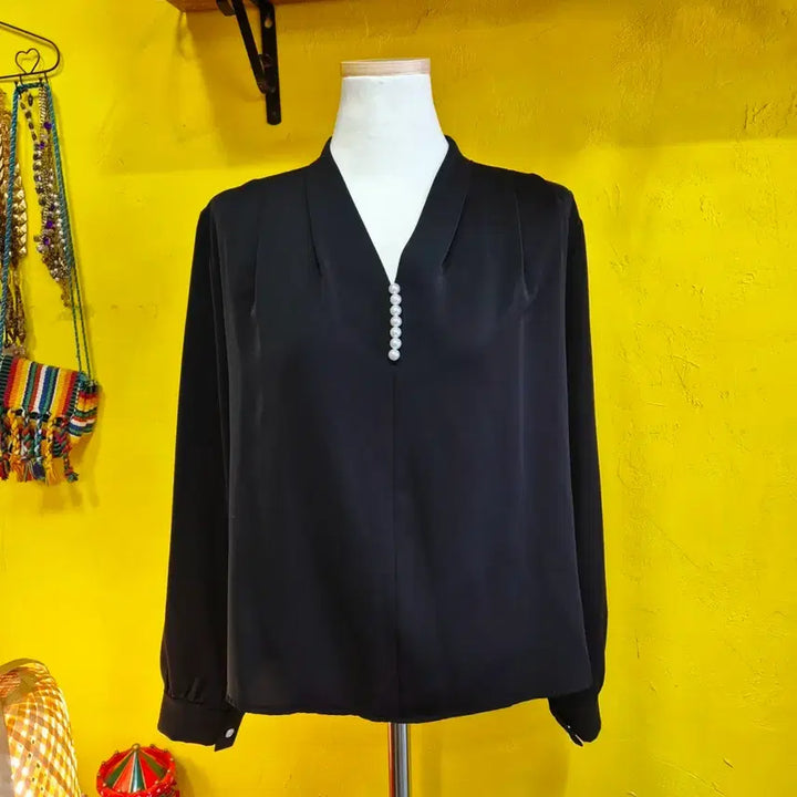 [BUNJANG] Black Blouse with Pearl Buttons / 진주 버튼 블랙 블라우스