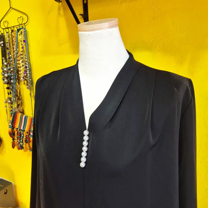 [BUNJANG] Black Blouse with Pearl Buttons / 진주 버튼 블랙 블라우스