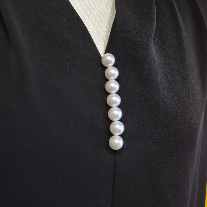 [BUNJANG] Black Blouse with Pearl Buttons / 진주 버튼 블랙 블라우스