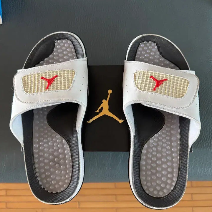 [SOLD OUT] 나이키 조던4 하이드로 슬리퍼 판매합니다.