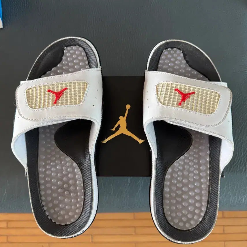 [SOLD OUT] 나이키 조던4 하이드로 슬리퍼 판매합니다.