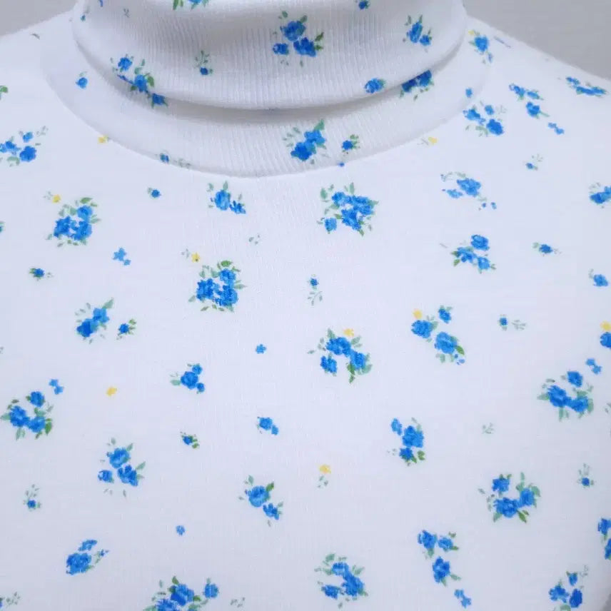 [BUNJANG] Floral Turtleneck T-shirt / 플라워 터틀넥 티셔츠