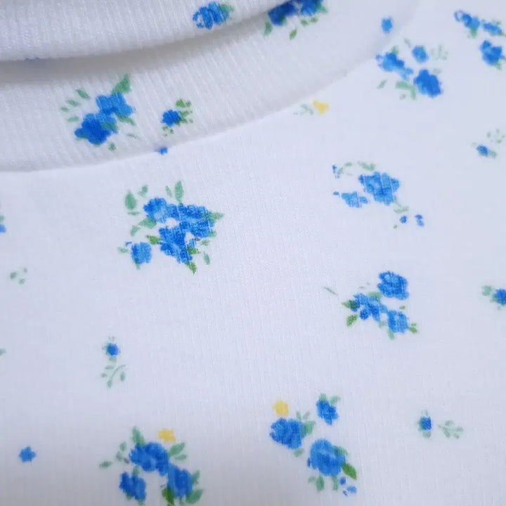 [BUNJANG] Floral Turtleneck T-shirt / 플라워 터틀넥 티셔츠