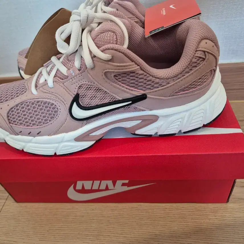 [BUNJANG] Nike W Nike V5 RNR Sneakers 240mm / 나이키 W 나이키 V5 RNR 운동화 240mm 새상품