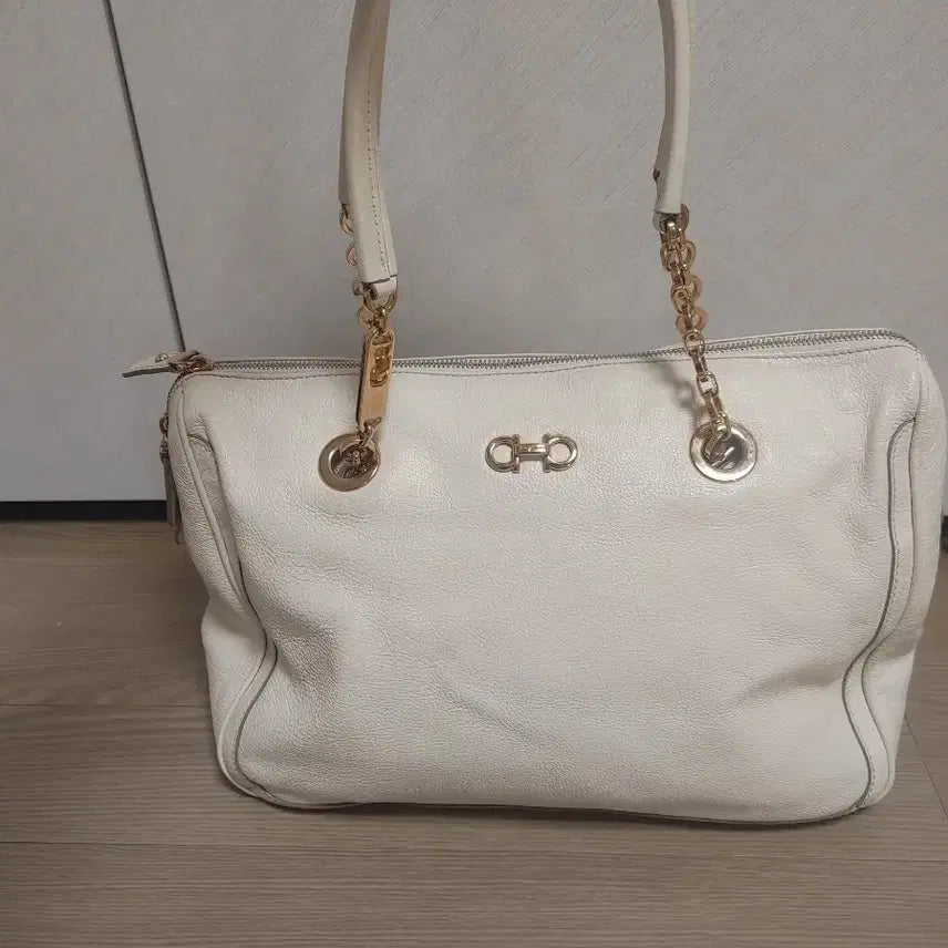 [BUNJANG] Ferragamo Gancini Shoulder Bag / 페라가모 간치니 숄더백
