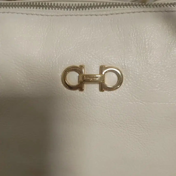 [BUNJANG] Ferragamo Gancini Shoulder Bag / 페라가모 간치니 숄더백
