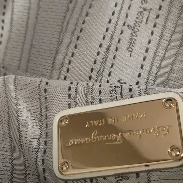 [BUNJANG] Ferragamo Gancini Shoulder Bag / 페라가모 간치니 숄더백