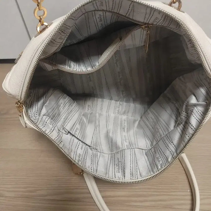[BUNJANG] Ferragamo Gancini Shoulder Bag / 페라가모 간치니 숄더백