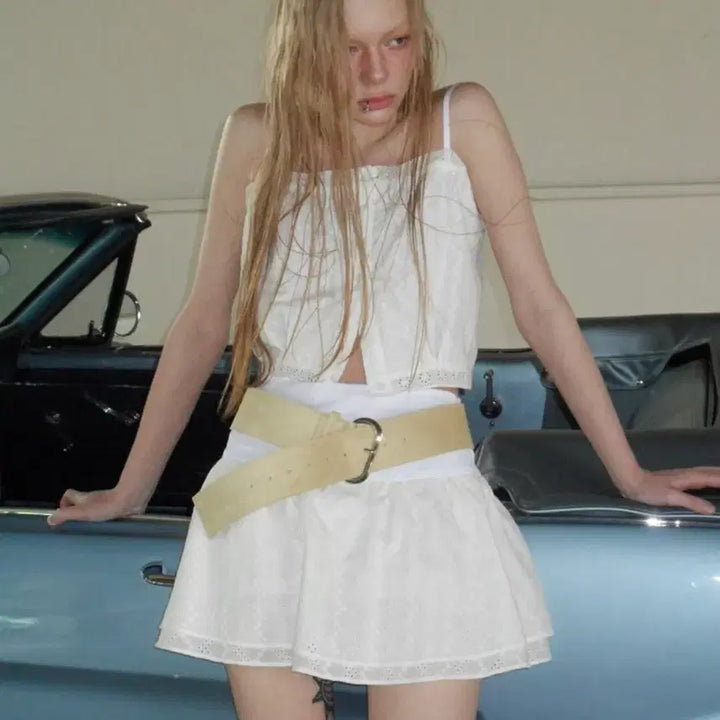 [BUNJANG] Etmon Punching Lace Sleeveless Blouse / 에트몽 블라우스 Etmon Punching Lace Sleeveless