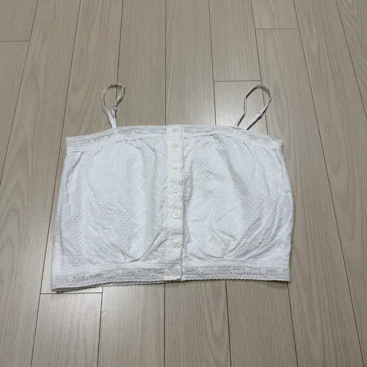 [BUNJANG] Etmon Punching Lace Sleeveless Blouse / 에트몽 블라우스 Etmon Punching Lace Sleeveless