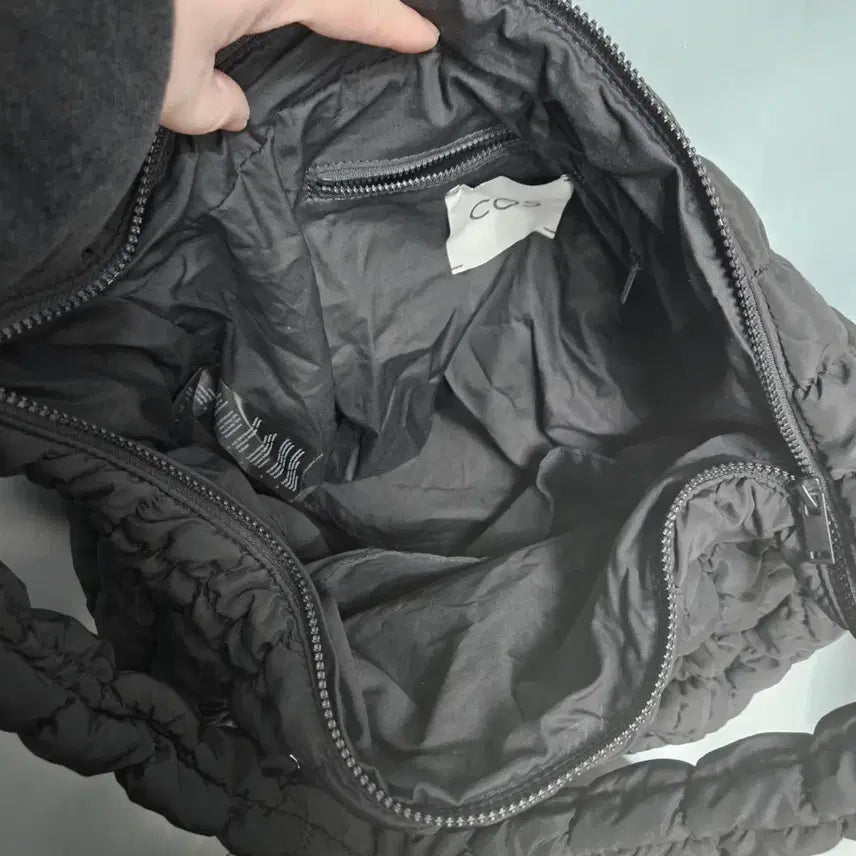 [SOLD OUT] COS 코스 퀼팅 오버사이즈 숄더백 블랙
