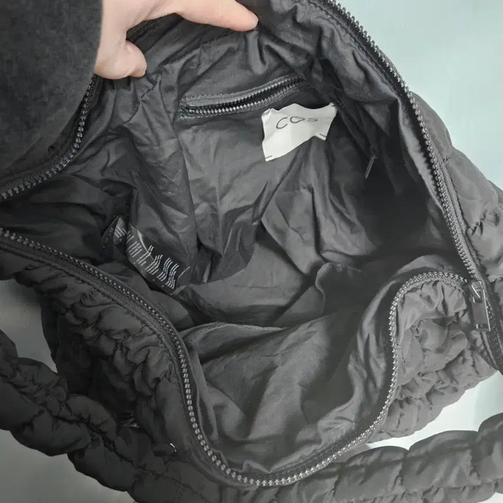 [SOLD OUT] COS 코스 퀼팅 오버사이즈 숄더백 블랙