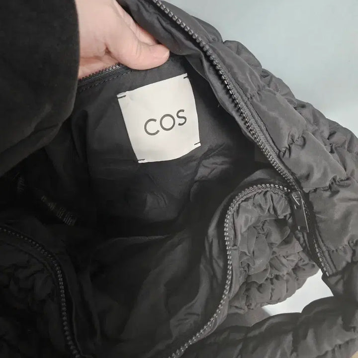 [SOLD OUT] COS 코스 퀼팅 오버사이즈 숄더백 블랙
