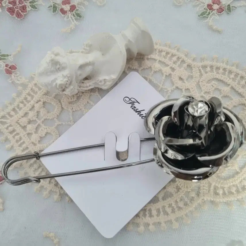 [BUNJANG] Black Rose Cubic Brooch / 블랙 장미 큐빅 옷핀 브로치(새상품)