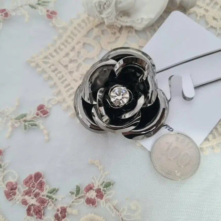 [BUNJANG] Black Rose Cubic Brooch / 블랙 장미 큐빅 옷핀 브로치(새상품)