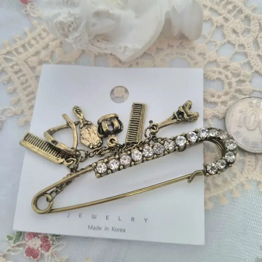 [BUNJANG] Vintage Cubic Zirconia Safety Pin Brooch / 큐빅 앤틱 빈티지 안전핀 브로치(새상품)