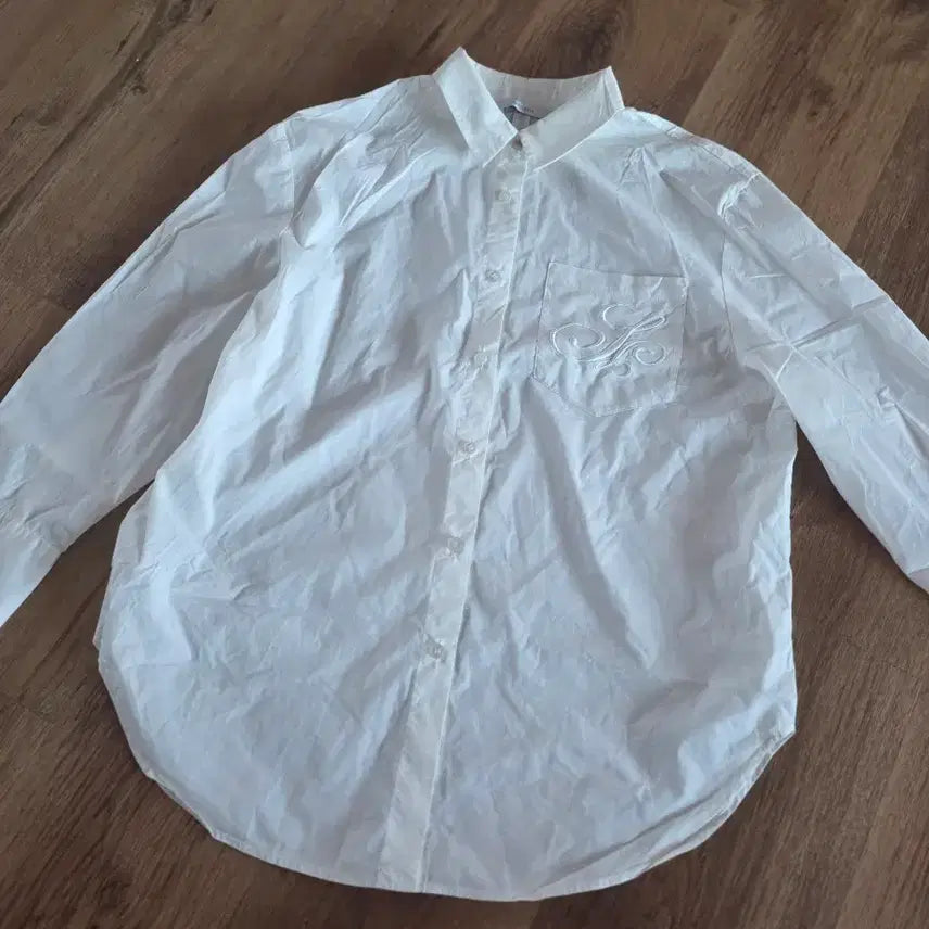 [BUNJANG] White Embroidered Detail Shirt / 화이트 자수 장식 셔츠