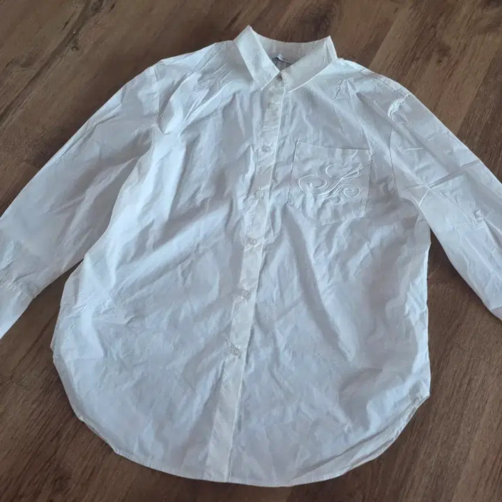[BUNJANG] White Embroidered Detail Shirt / 화이트 자수 장식 셔츠