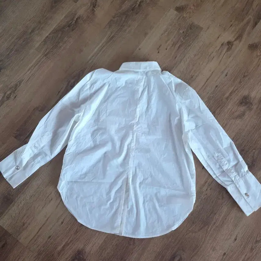 [BUNJANG] White Embroidered Detail Shirt / 화이트 자수 장식 셔츠