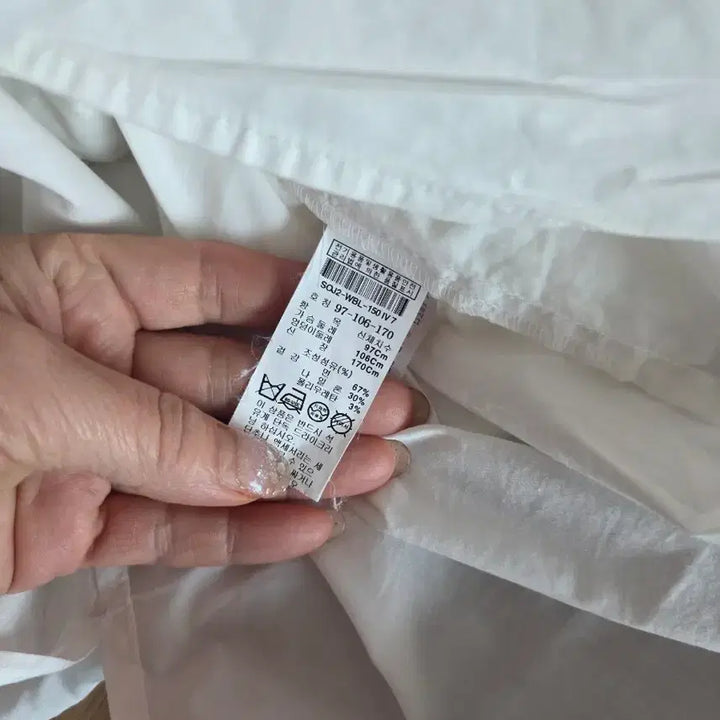[BUNJANG] White Embroidered Detail Shirt / 화이트 자수 장식 셔츠