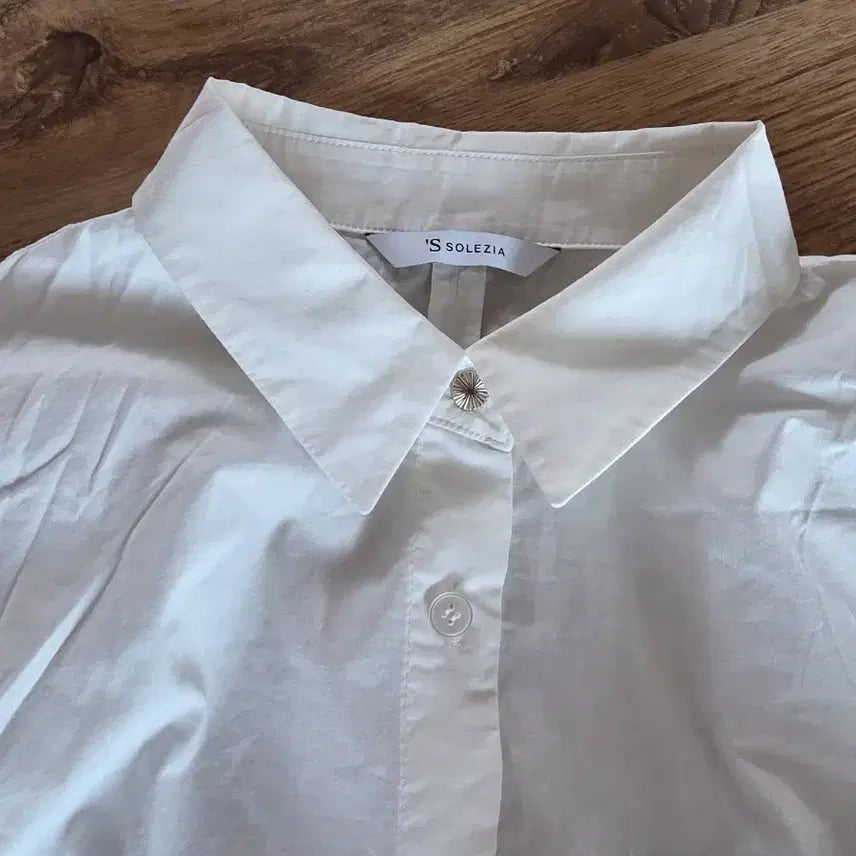 [BUNJANG] White Embroidered Detail Shirt / 화이트 자수 장식 셔츠
