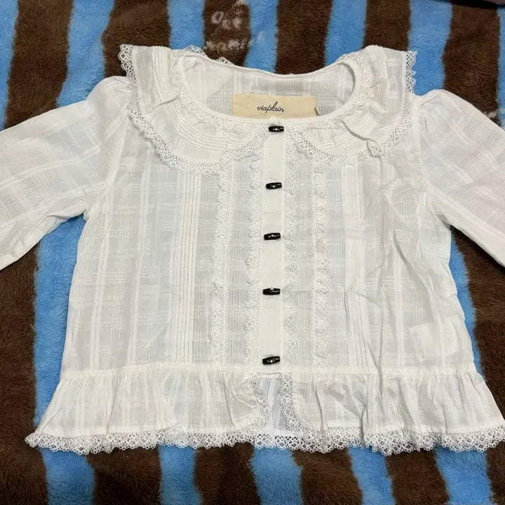 [BUNJANG] Via Plain Lace Taping Blouse / 비아플레인 레이스 테이핑 블라우스