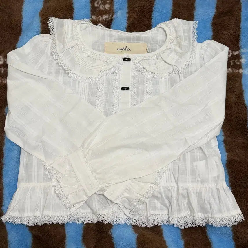 [BUNJANG] Via Plain Lace Taping Blouse / 비아플레인 레이스 테이핑 블라우스