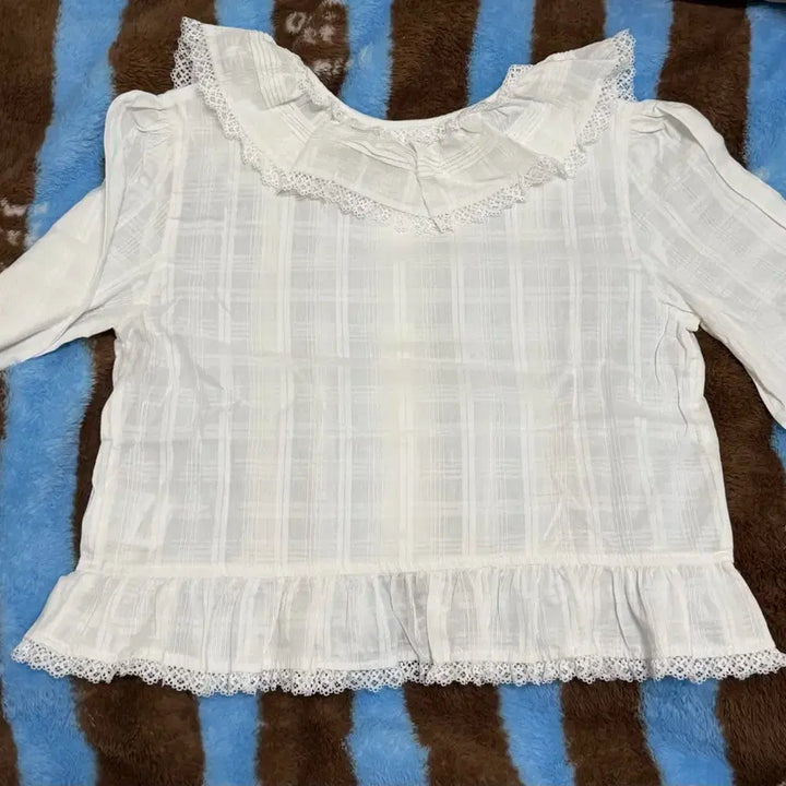 [BUNJANG] Via Plain Lace Taping Blouse / 비아플레인 레이스 테이핑 블라우스