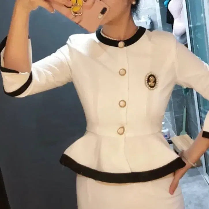 [BUNJANG] Pearl Cameo Brooch / 진주 카메오 브로치(새상품)