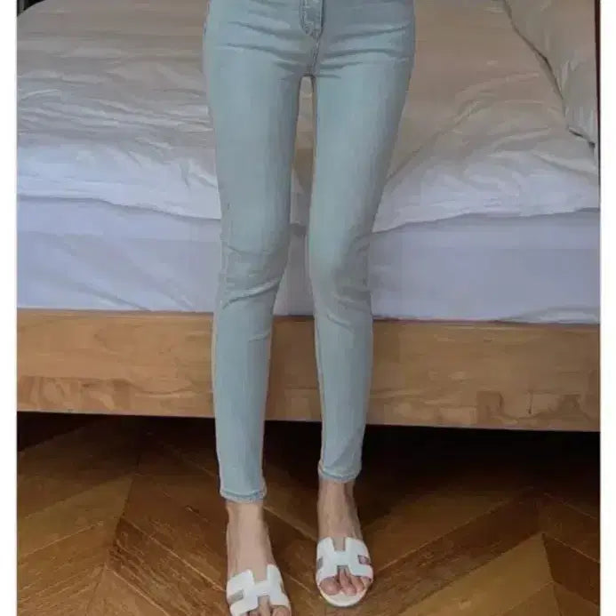 [BUNJANG] KINDAMi High-Waist Two-Button Skinny Jeans / 카인다미 골반볼륨업 투버튼 하이웨이스트_연청 스키니 m