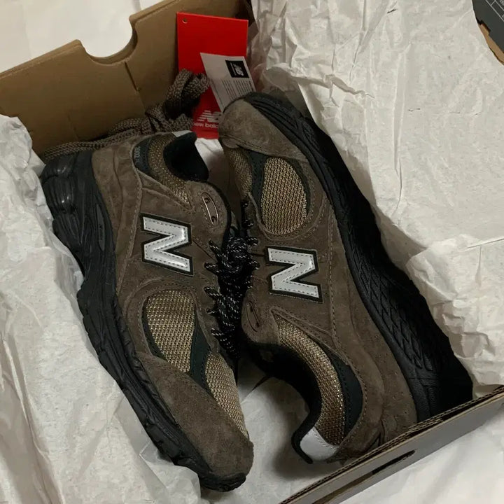 [BUNJANG] New Balance U2002RAB Brown Sneakers / 240 뉴발란스 U2002RAB 브라운
